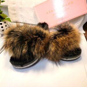 Fuffy fur pom slides